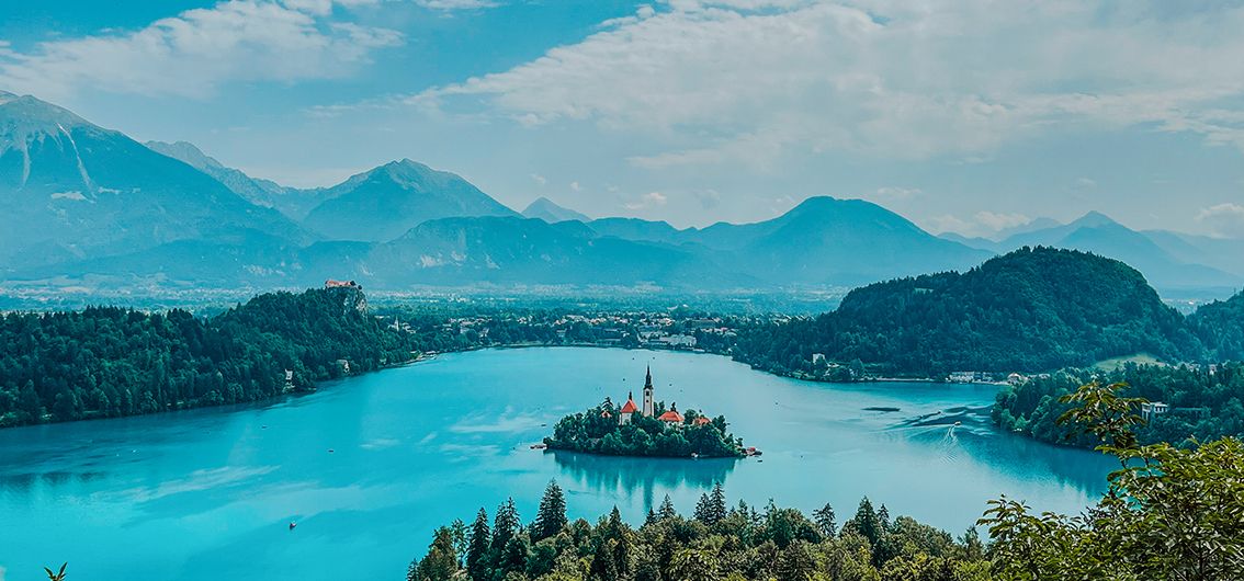 Atemberaubende Bergwelt, spiegelnde Seen und mittelalterliche Romantik  (2025/2026)