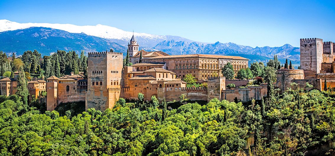 Die-Alhambra-in-Granada