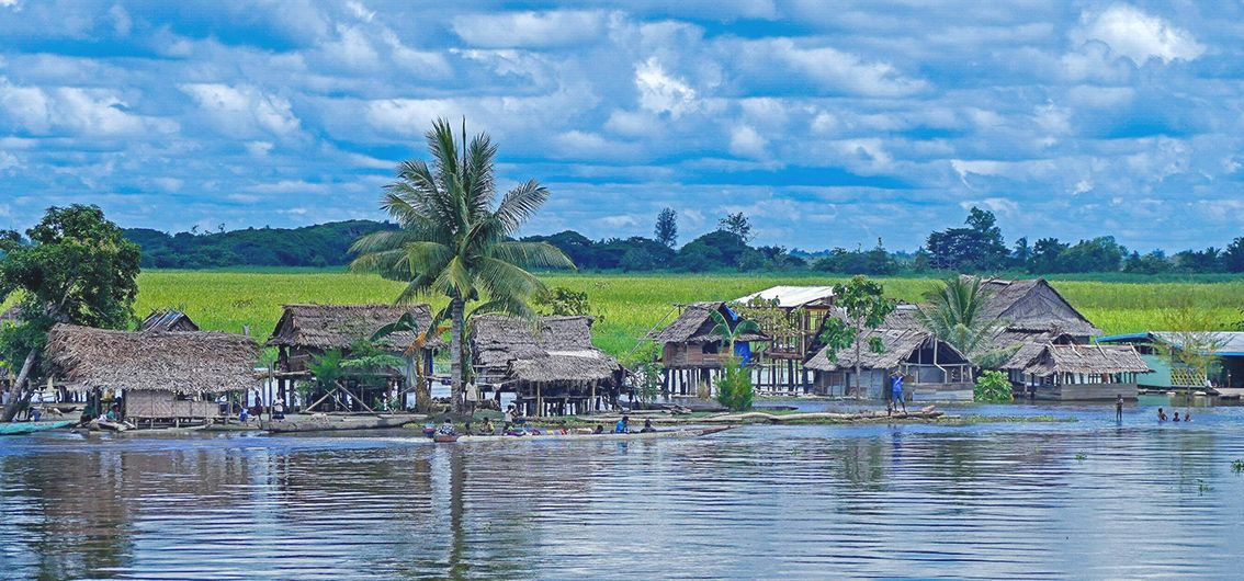 Häuser am Ufer des Sepik