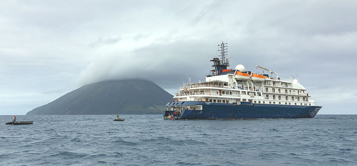Die MS Island Sky vor Anker